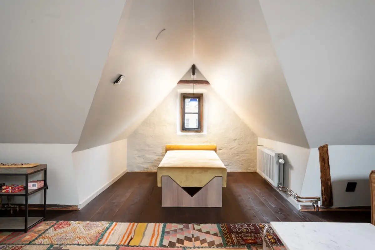 A Harmonious Color Palette in a Luxurious Stockholm Duplex Apartment 24 attic space niche