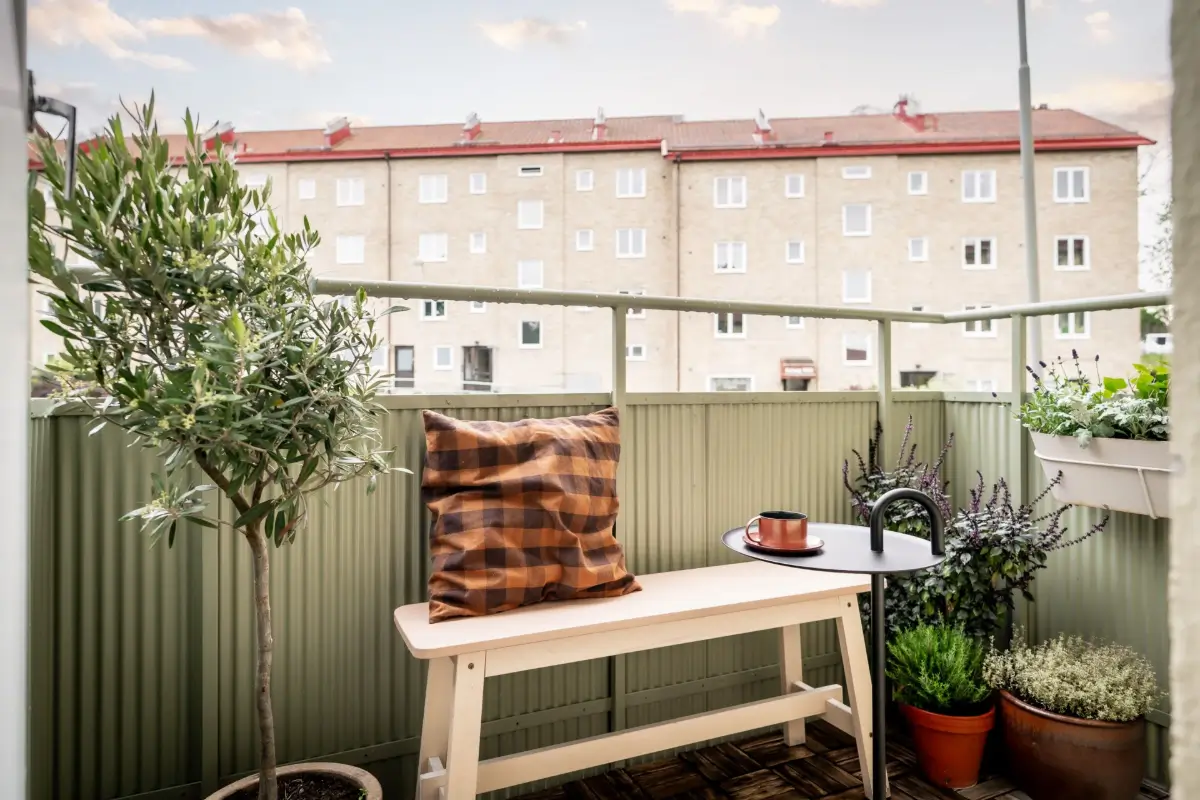 An Earthy Color Palette and Exposed Brick in a 1940s Apartment 6 balcony