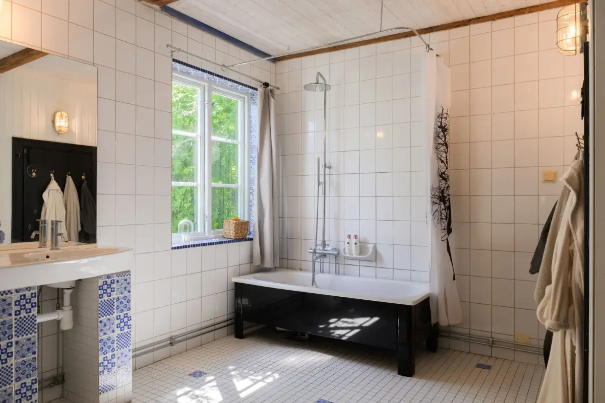 Historic Character and a deVOL Kitchen in a Swedish Country House 24 bathroom blue tiles
