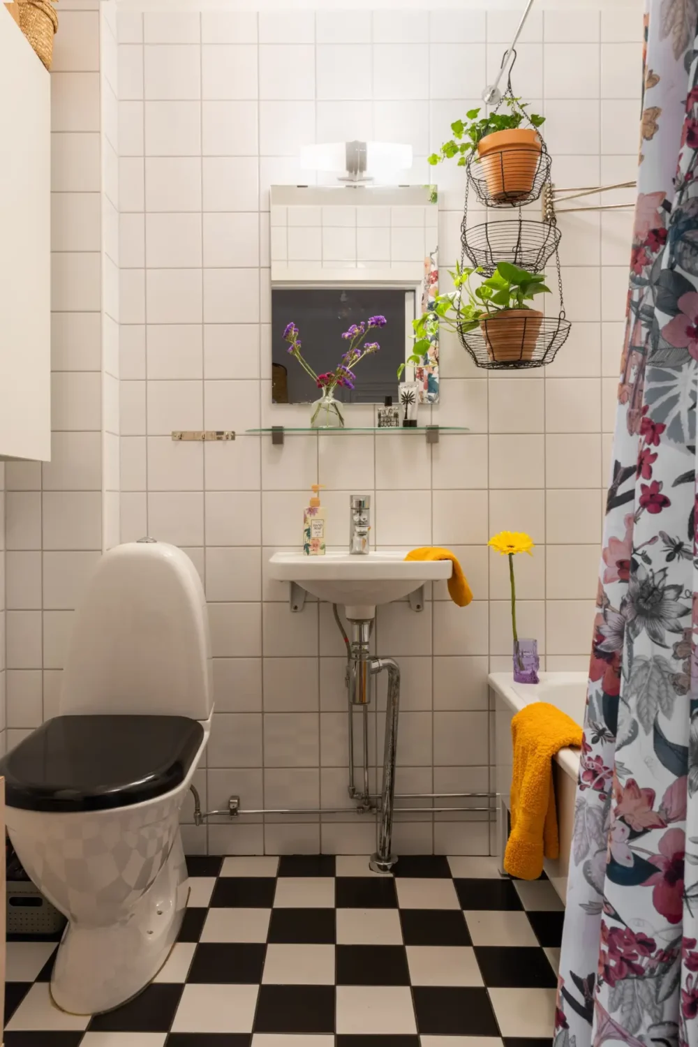 A Cozy 1920s Apartment Filled with Books, Art, and Music 22 bathroom checkerboard floor