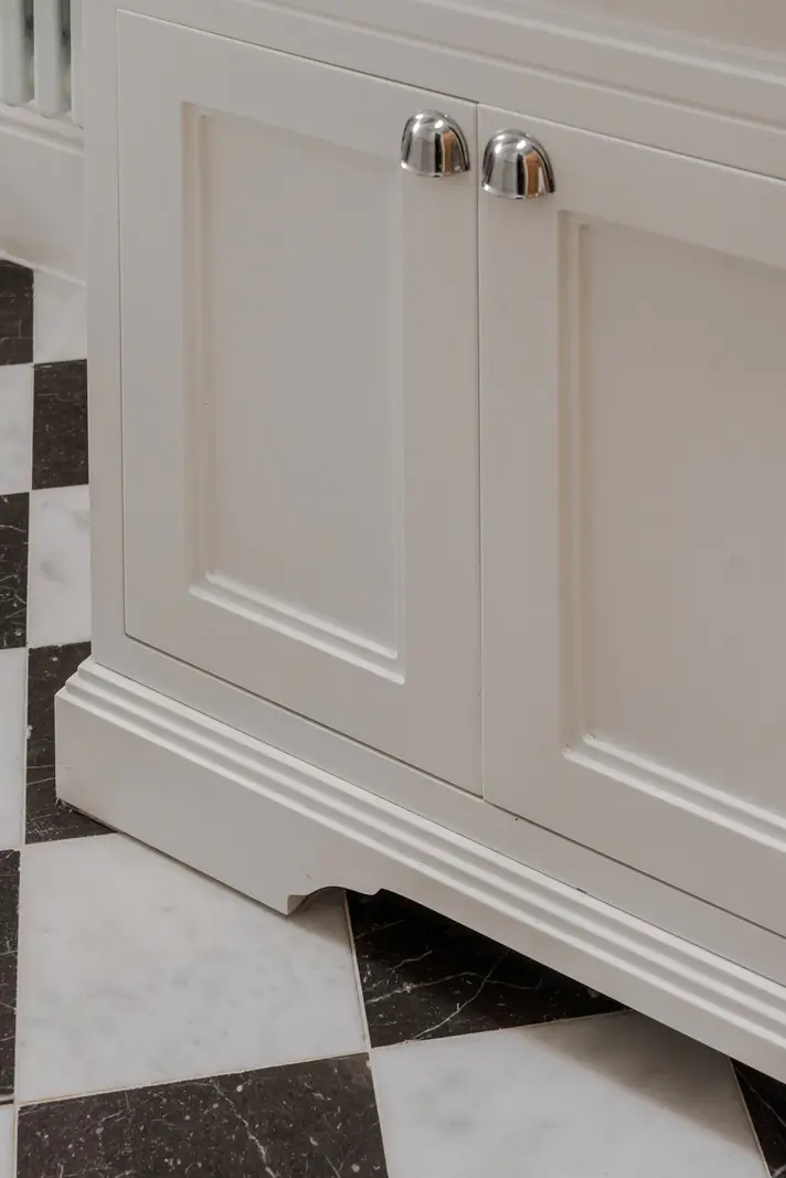 A Three-Bedroom Duplex Apartment with a Large Roof Terrace in London 19 bathroom floor detail