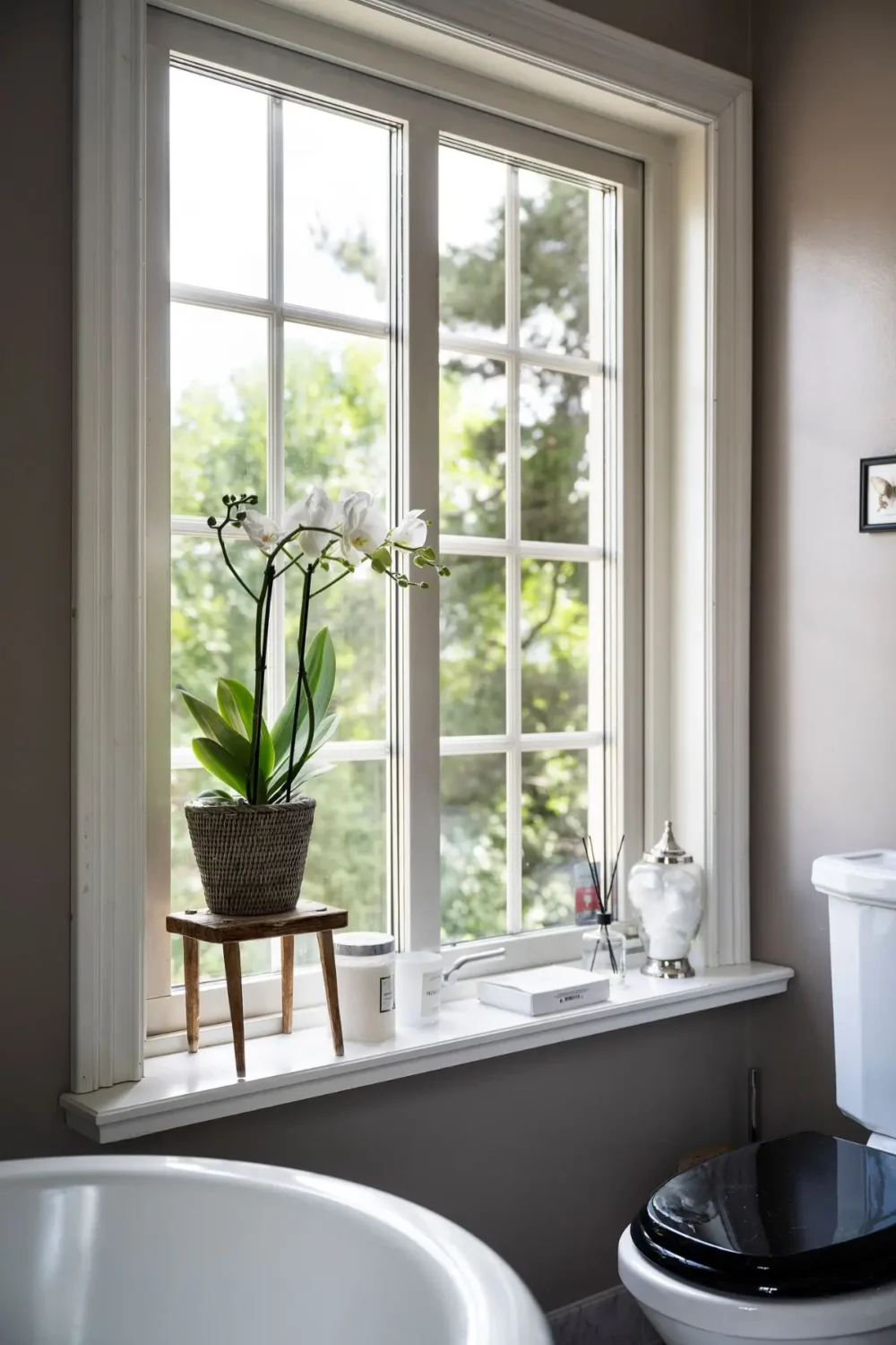 Scandinavian Design Meets The Hamptons in a Swedish Country House 47 bathroom window