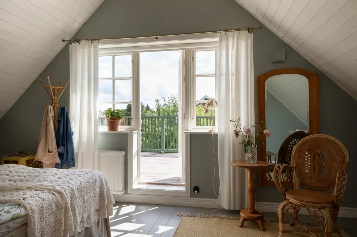 A Renovated 1920s Villa with a Spectacular Garden 26 bedroom gray wooden floor with balcony