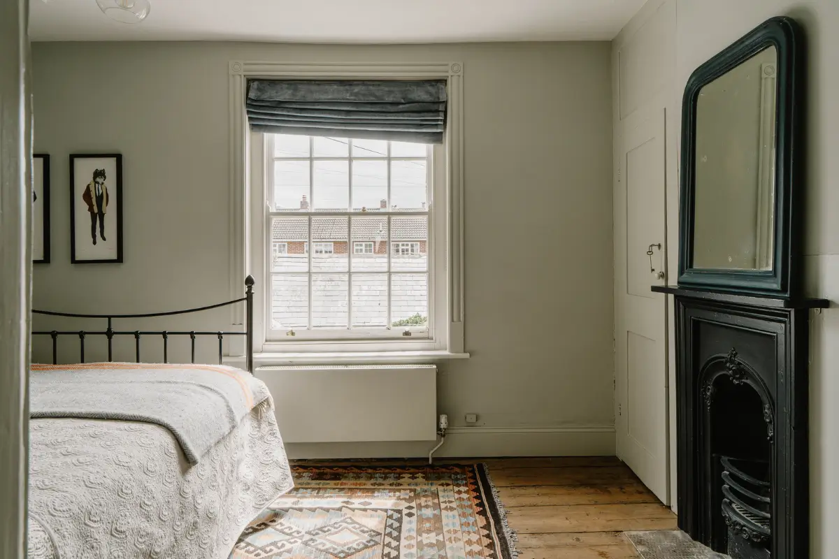 A 17th-Century Home with Original Elements in an English Seaside Town 10 bedroom sash window