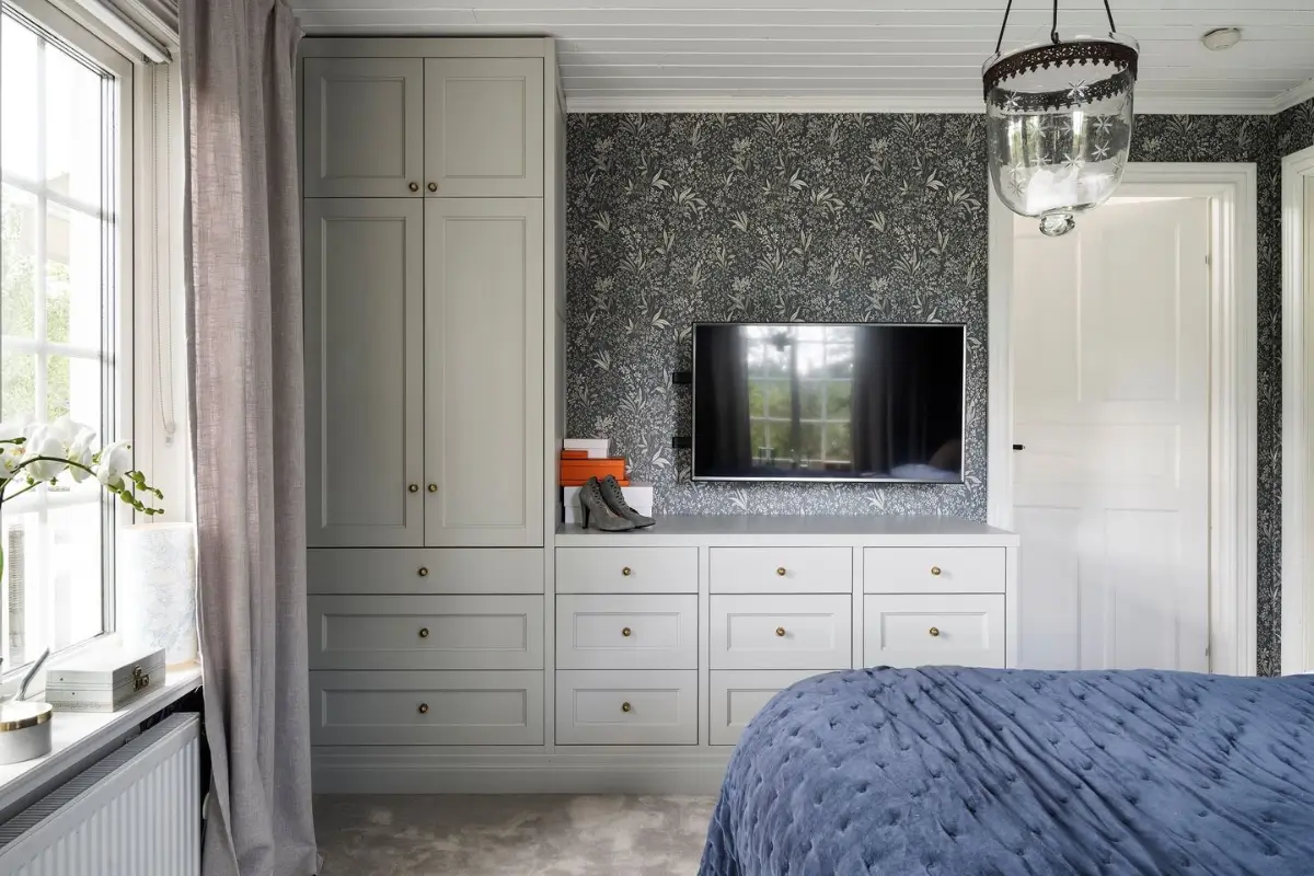 Scandinavian Design Meets The Hamptons in a Swedish Country House 43 bedroom wardrobes