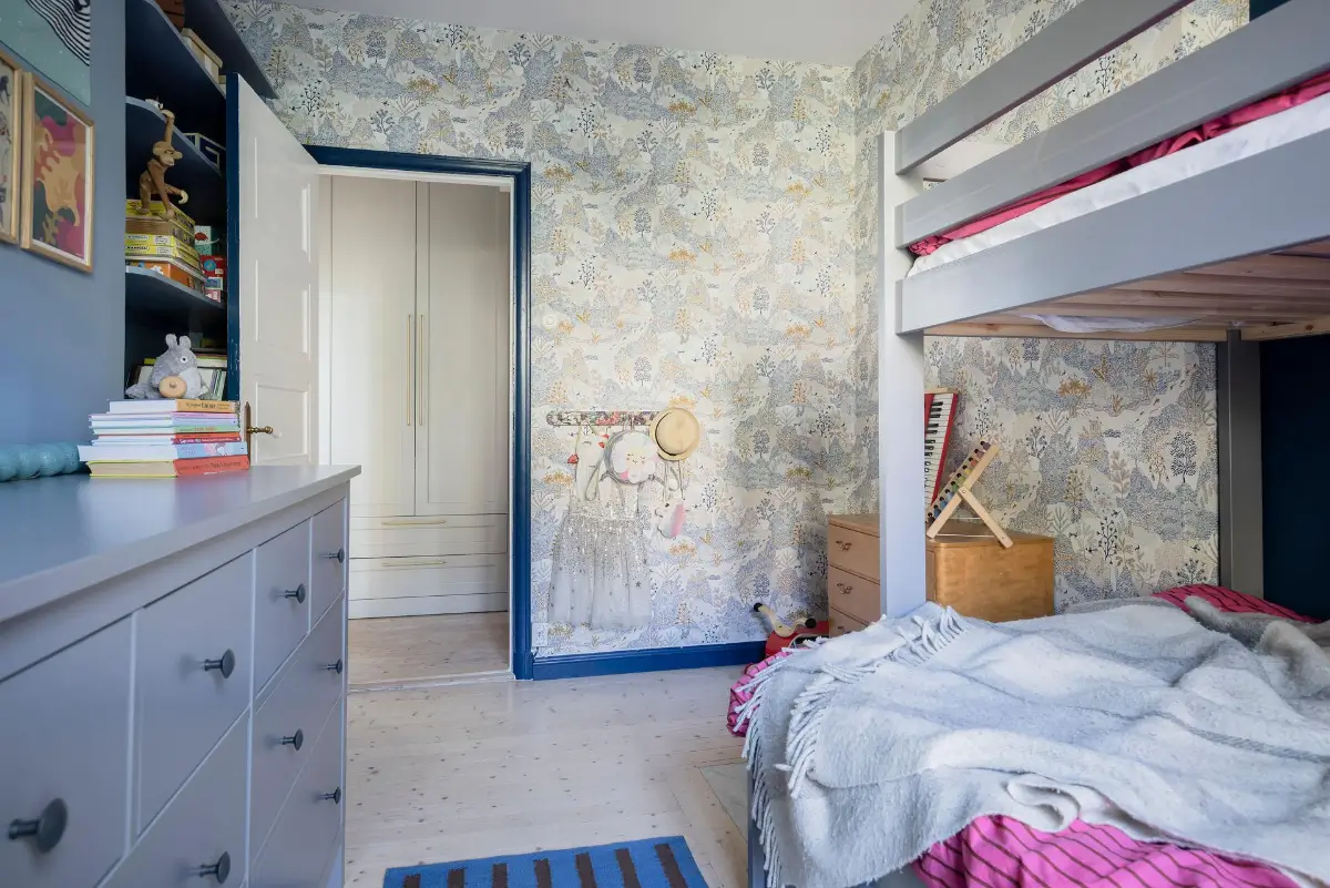 A Colorful 1920s Family Apartment in Sweden 31 blue childrens room bunk beds wallpaper