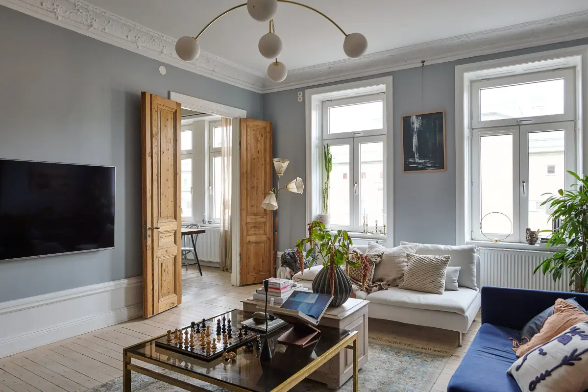 A Classic Stockholm Family Apartment with a Separate Studio 6 blue-gray living room