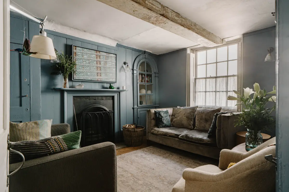 A 17th-Century Home with Original Elements in an English Seaside Town 4 blue living room sash window wooden beam