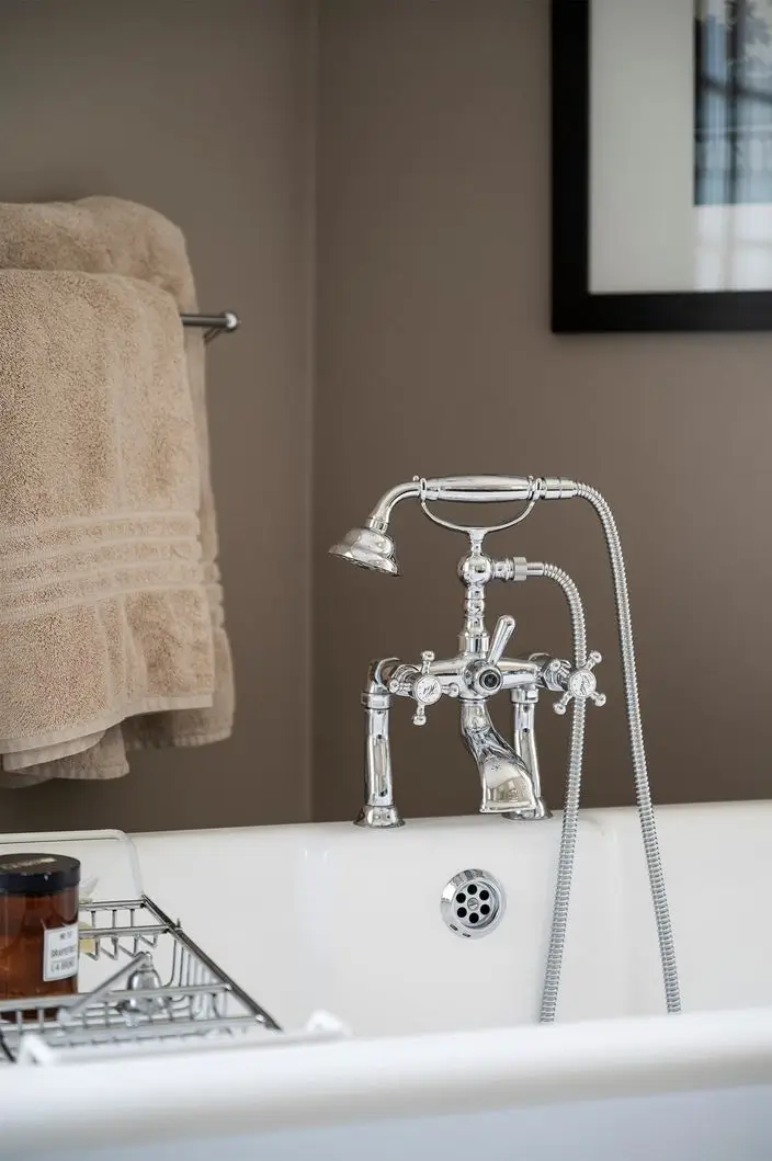 Scandinavian Design Meets The Hamptons in a Swedish Country House 46 classic bathroom fittings