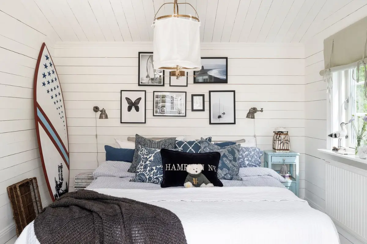 Scandinavian Design Meets The Hamptons in a Swedish Country House 55 coastal style guest house bedroom