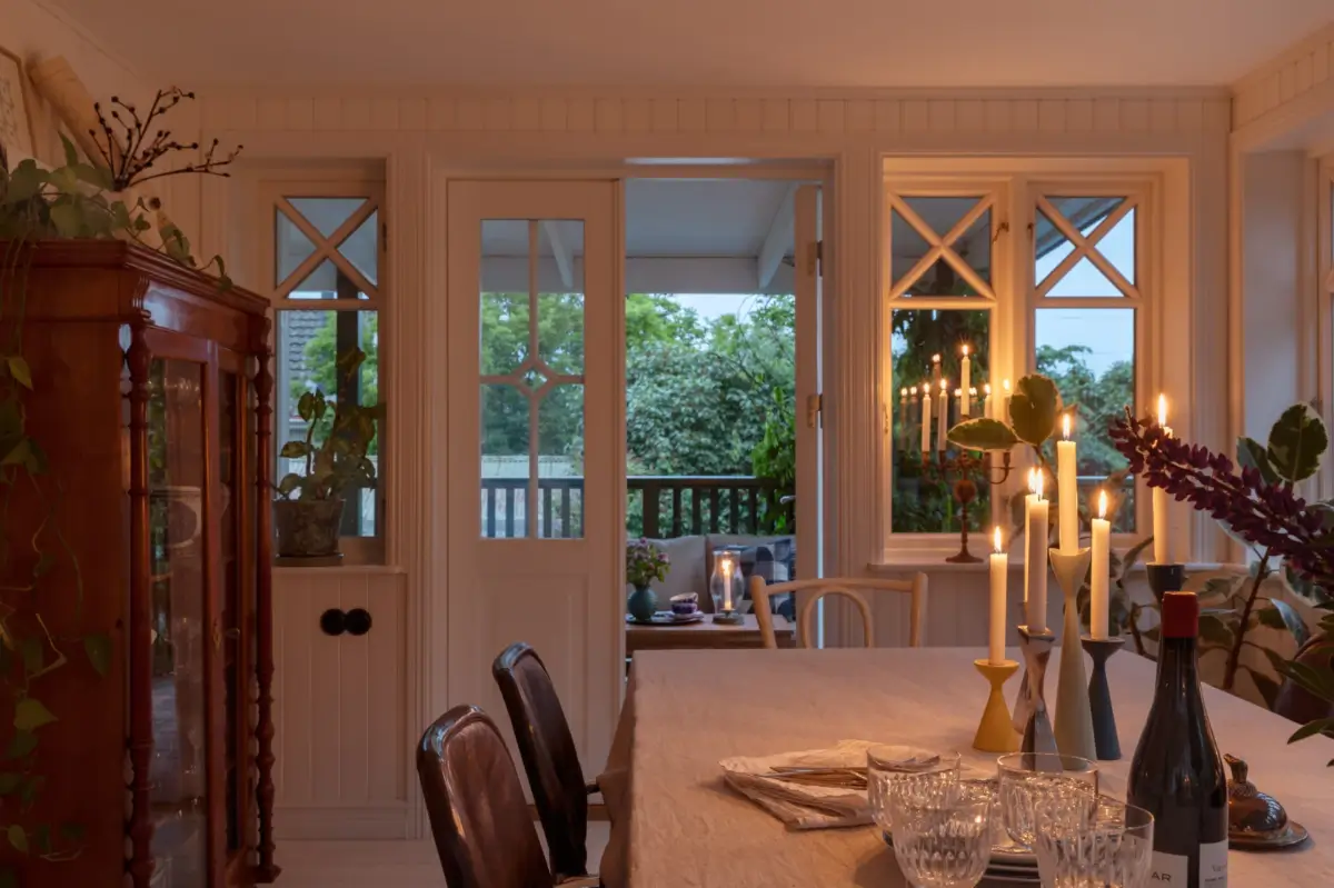 A Renovated 1920s Villa with a Spectacular Garden 20 dining room at night
