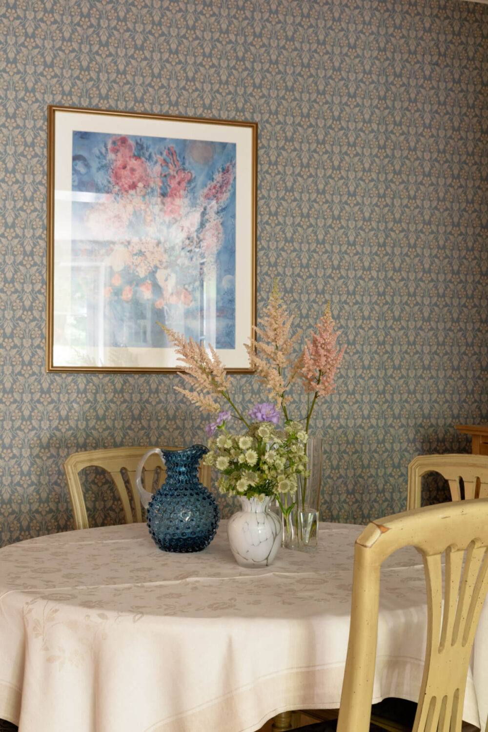 A 1930s Stockholm Apartment With Views of a Lush Garden 8 dining table details