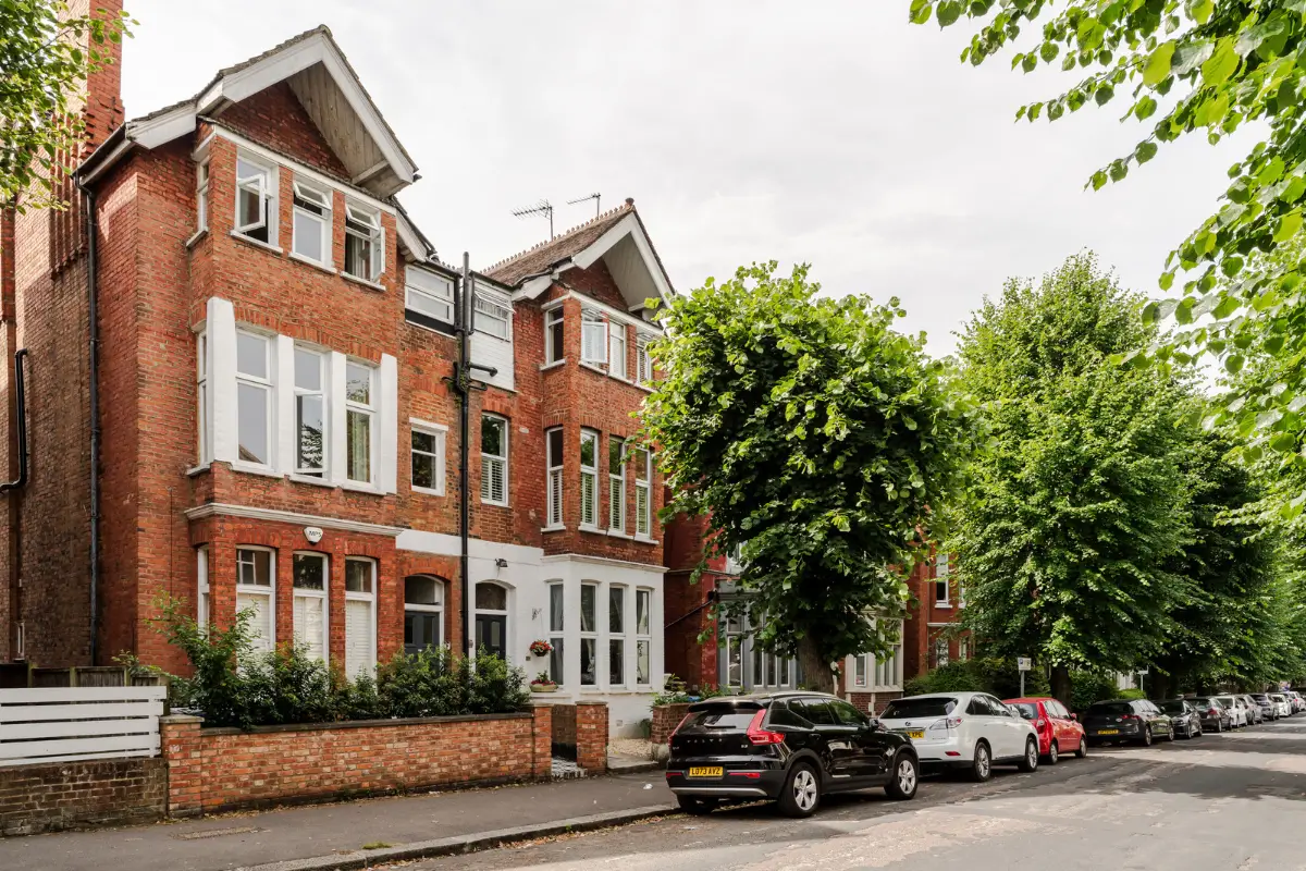 A Three-Bedroom Duplex Apartment with a Large Roof Terrace in London 25 exterior london apartment A Three-Bedroom Duplex Apartment with a Large Roof Terrace in London