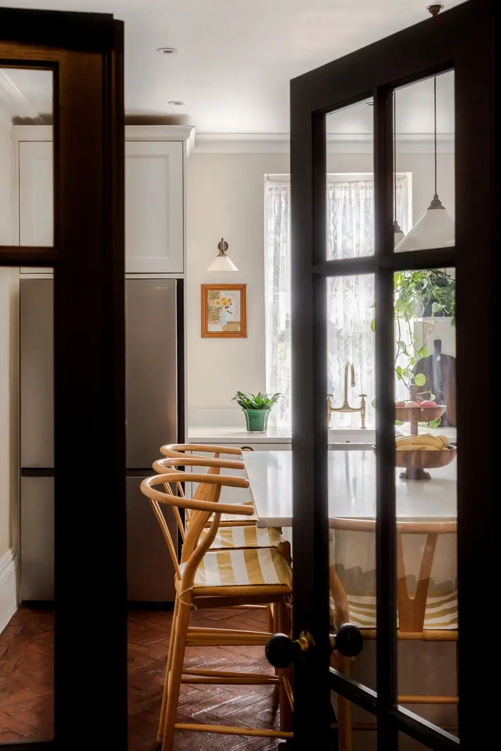 A Three-Bedroom Duplex Apartment with a Large Roof Terrace in London 7 glass doors to kitchen