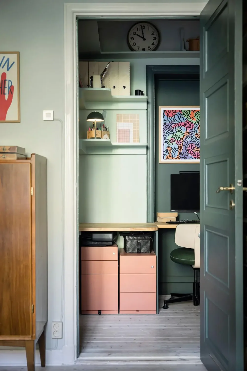 A Colorful 1920s Family Apartment in Sweden 26 green home office