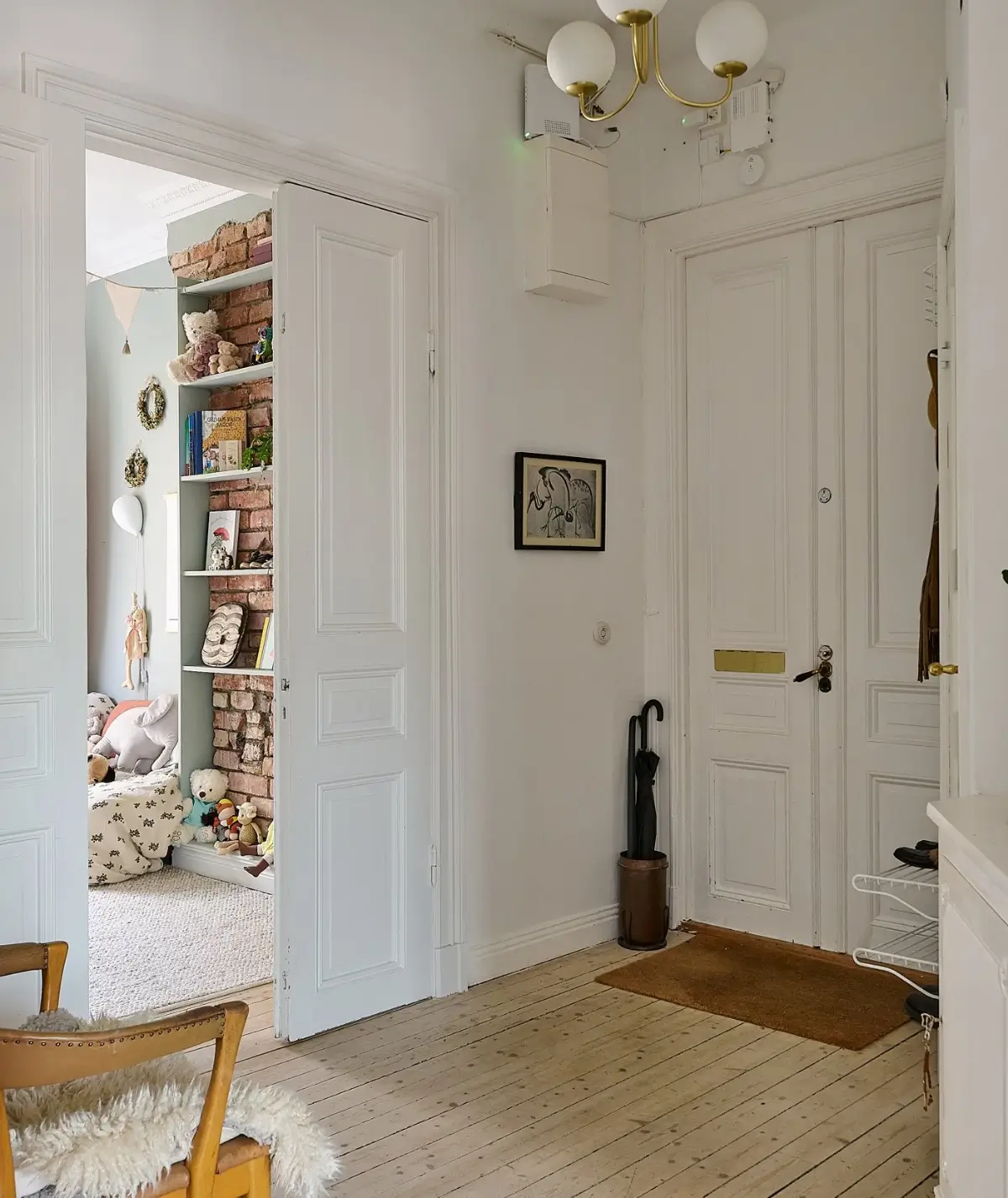 A Classic Stockholm Family Apartment with a Separate Studio 31 hallway A Classic Stockholm Family Apartment with a Separate Studio