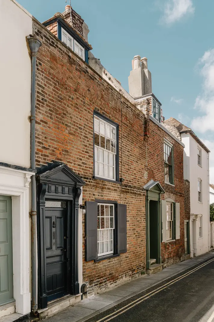 A 17th-Century Home with Original Elements in an English Seaside Town 25 historic house england