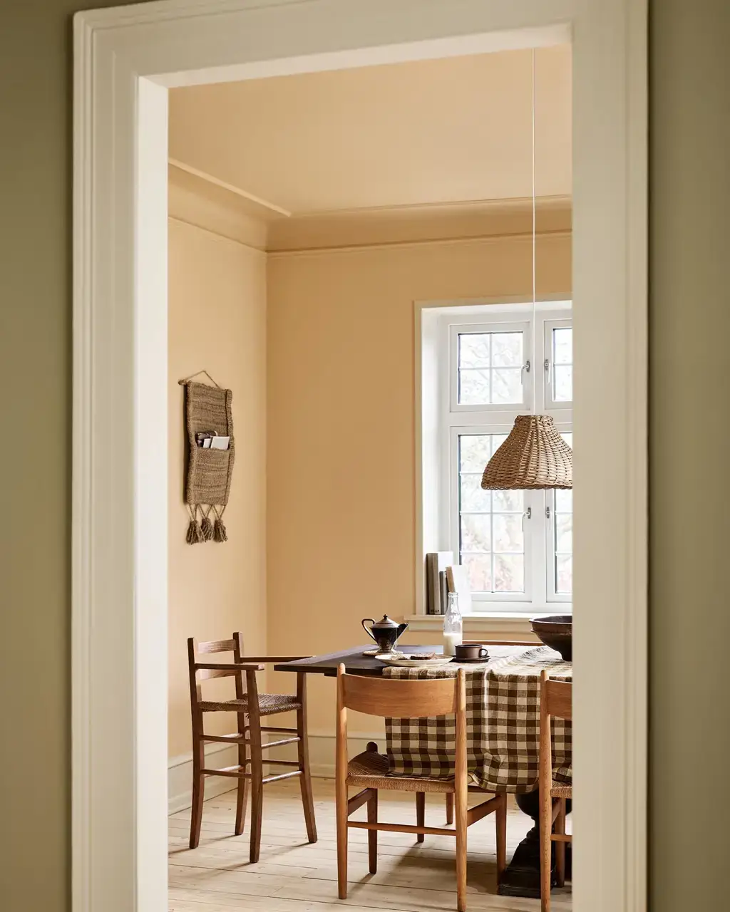 Jotun Lady Color Palette 2026: Soulful Spaces 28 jotun-kitchen-11202-mild-ochre-8284-olive-12080-soft-radiance-02