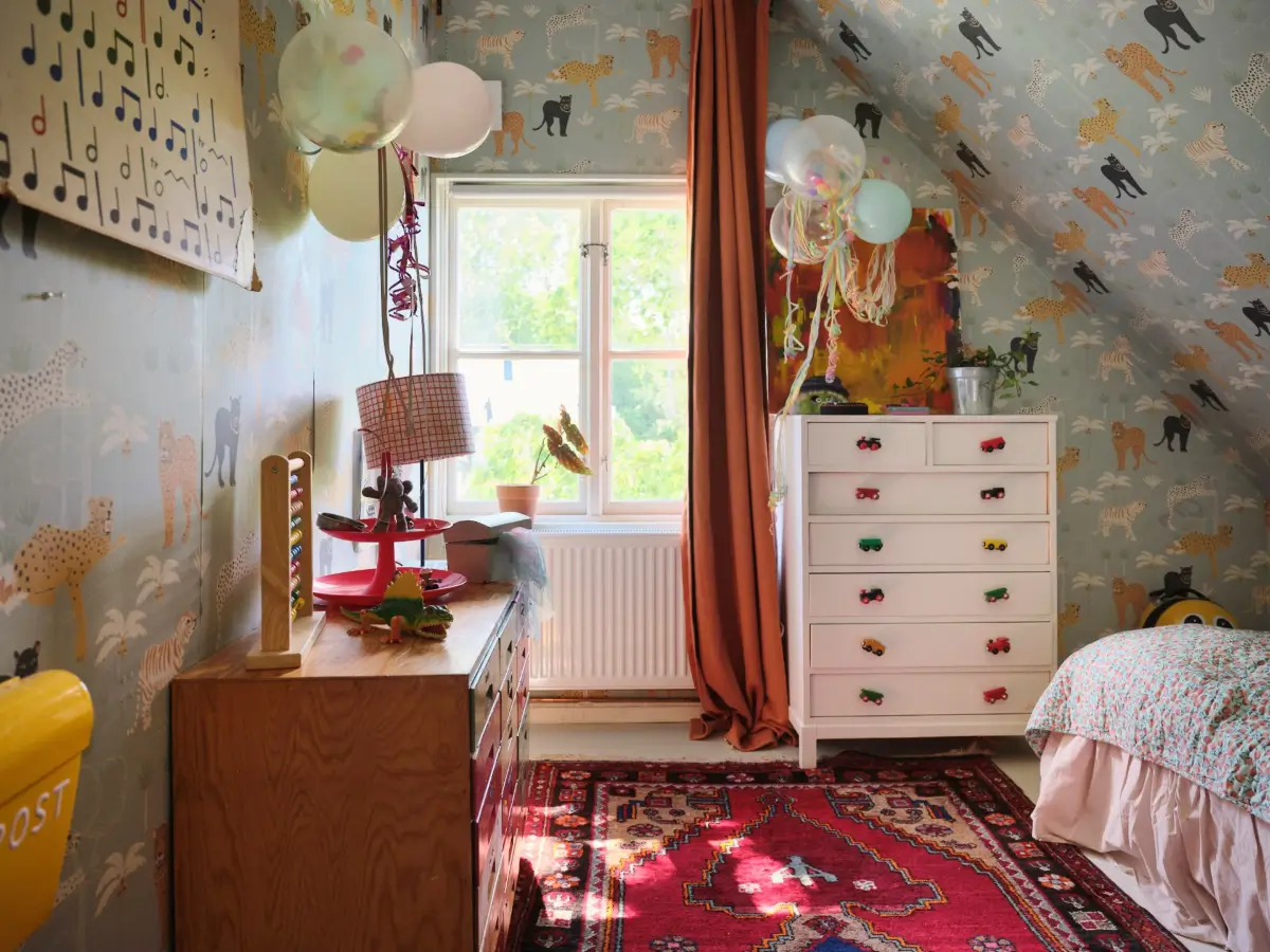 26 Children's Bedrooms Decorated with Animal Wallpaper 6 kids bedroom animal wallpaper