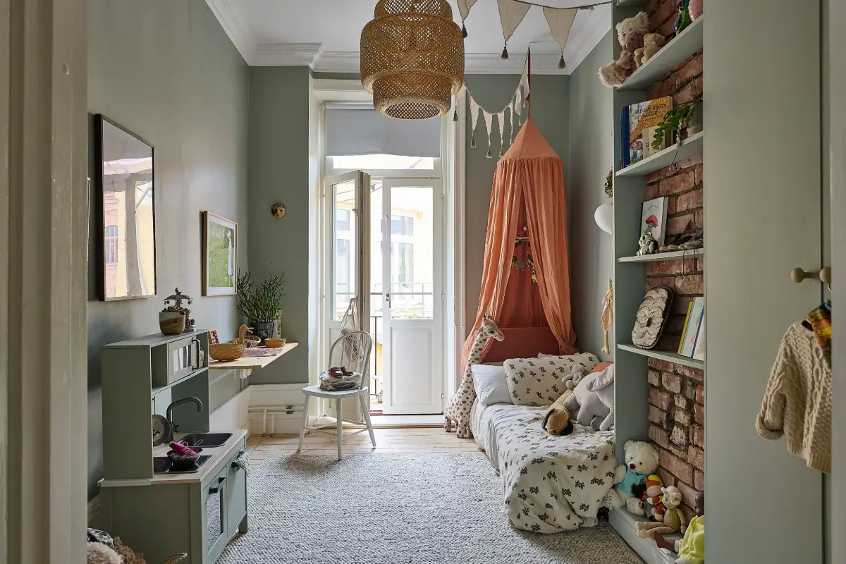 A Classic Stockholm Family Apartment with a Separate Studio 24 kids bedroom with balcony
