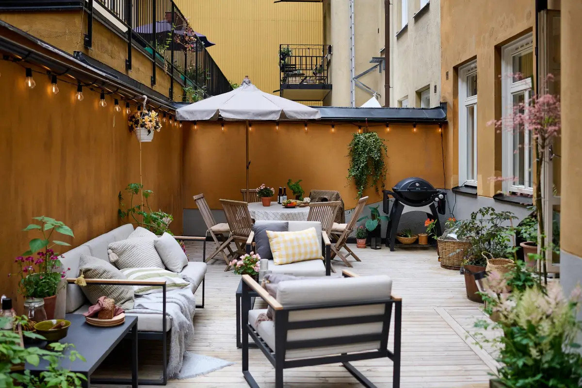 A Colorful Stockholm Apartment with a Large Terrace 23 large wooden terrace swedish apartment