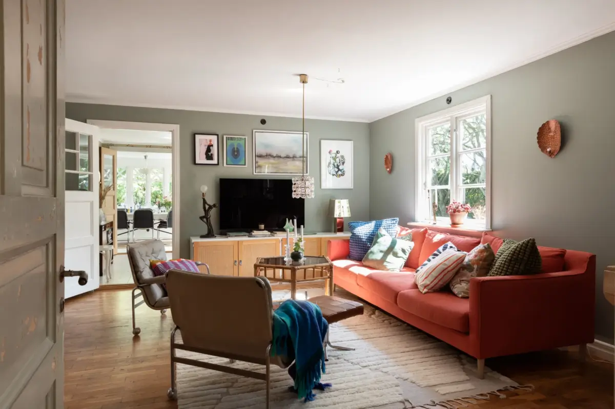 A Renovated 1920s Villa with a Spectacular Garden 13 living room