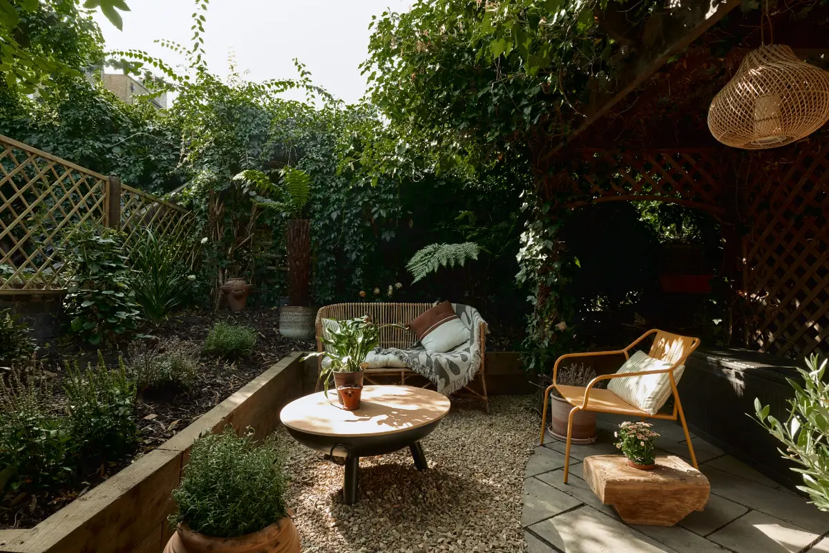 A Classic Victorian Duplex with a Lush, Private Garden in London 34 lush city garden london