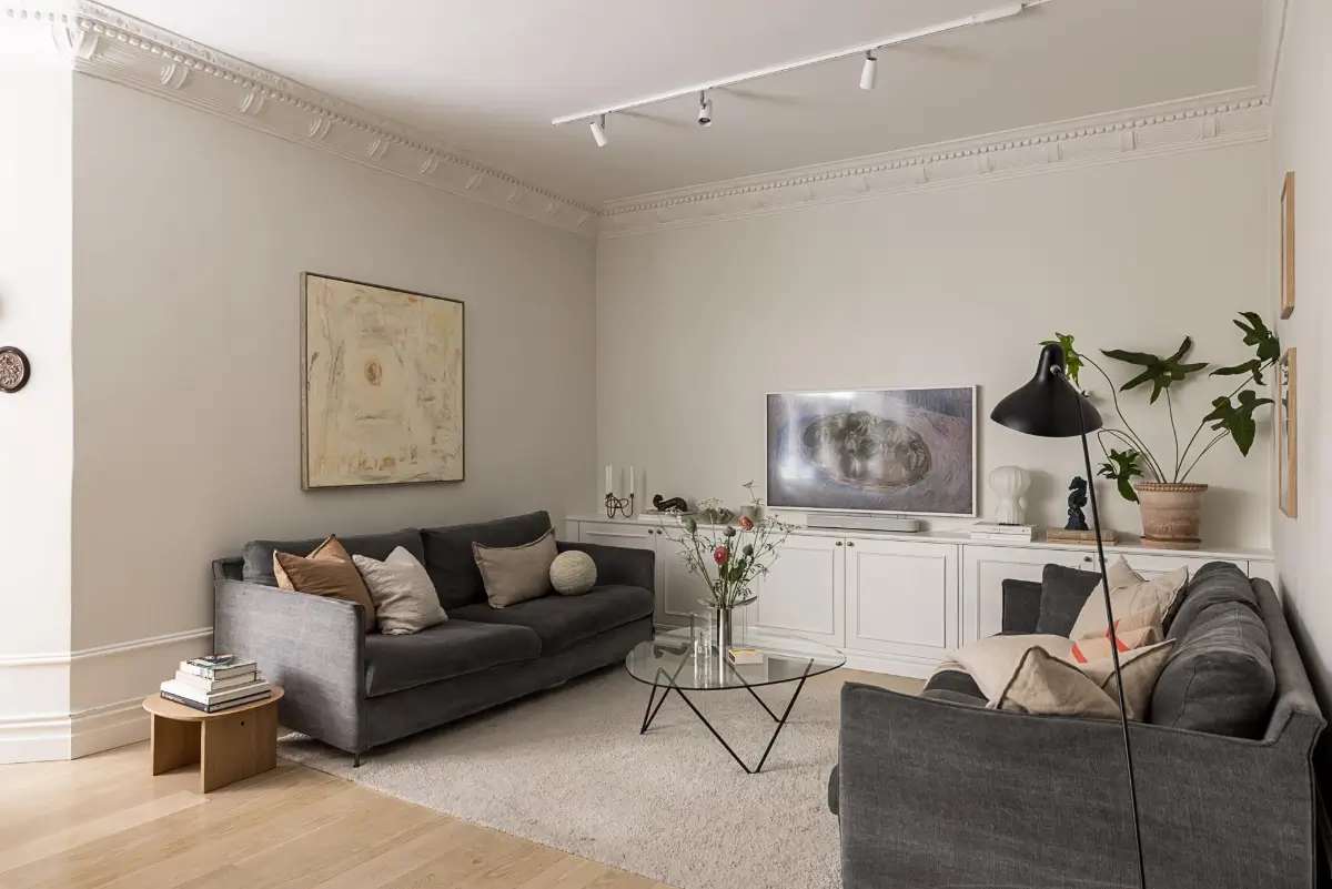 Classic Period Elements in a Comfortable Two-Bedroom Apartment 10 scandinavian living room