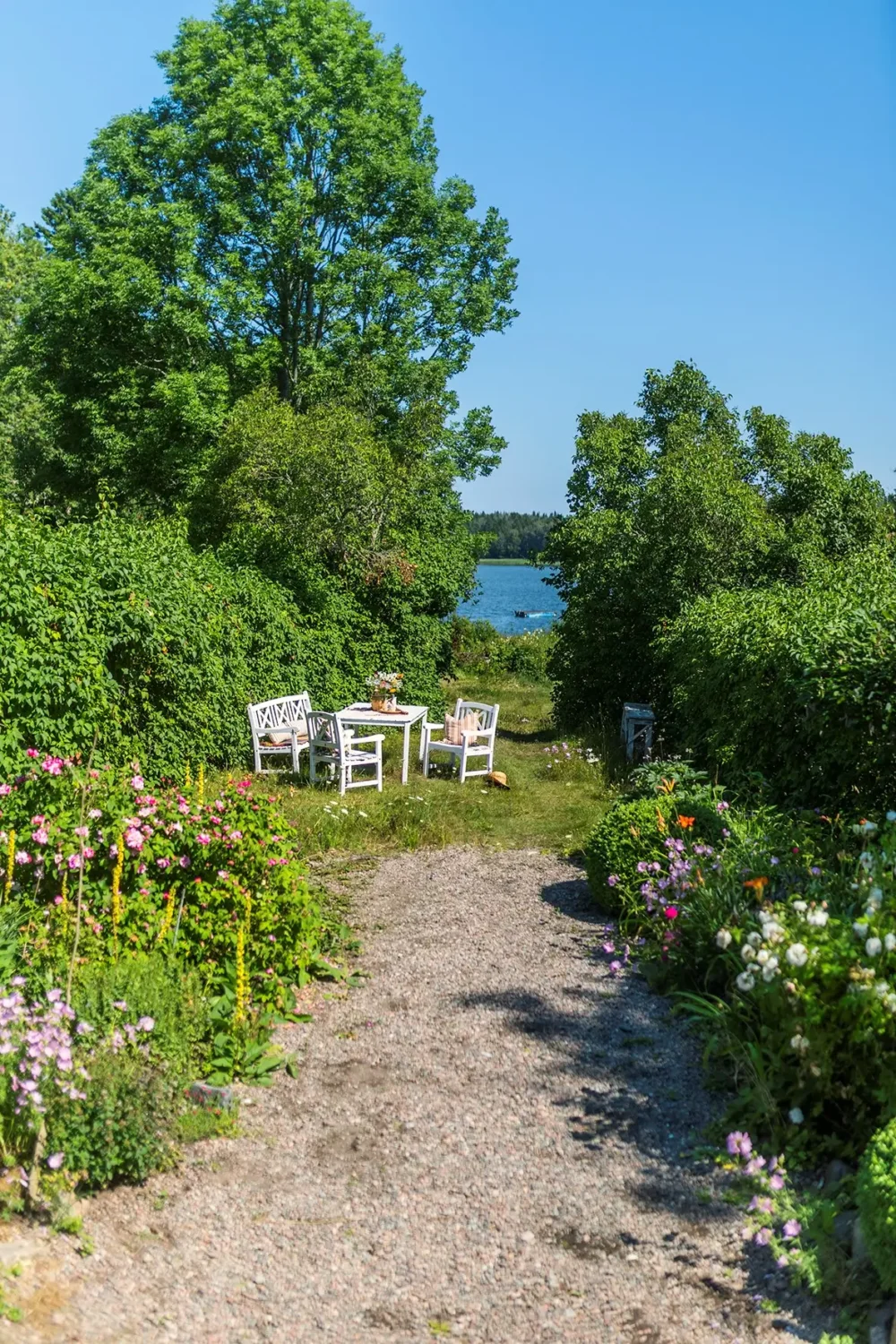 Best of 2025: Balconies and Gardens 39 seaside home garden