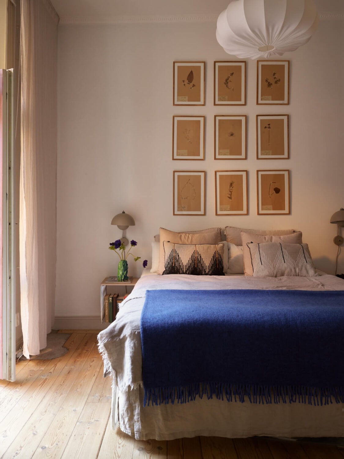 Blue and Red Color Accents in a Stylish Scandinavian Apartment 31 serene bedroom blue accent color