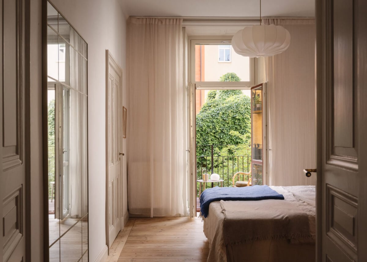 Blue and Red Color Accents in a Stylish Scandinavian Apartment 28 serene bedroom with balcony