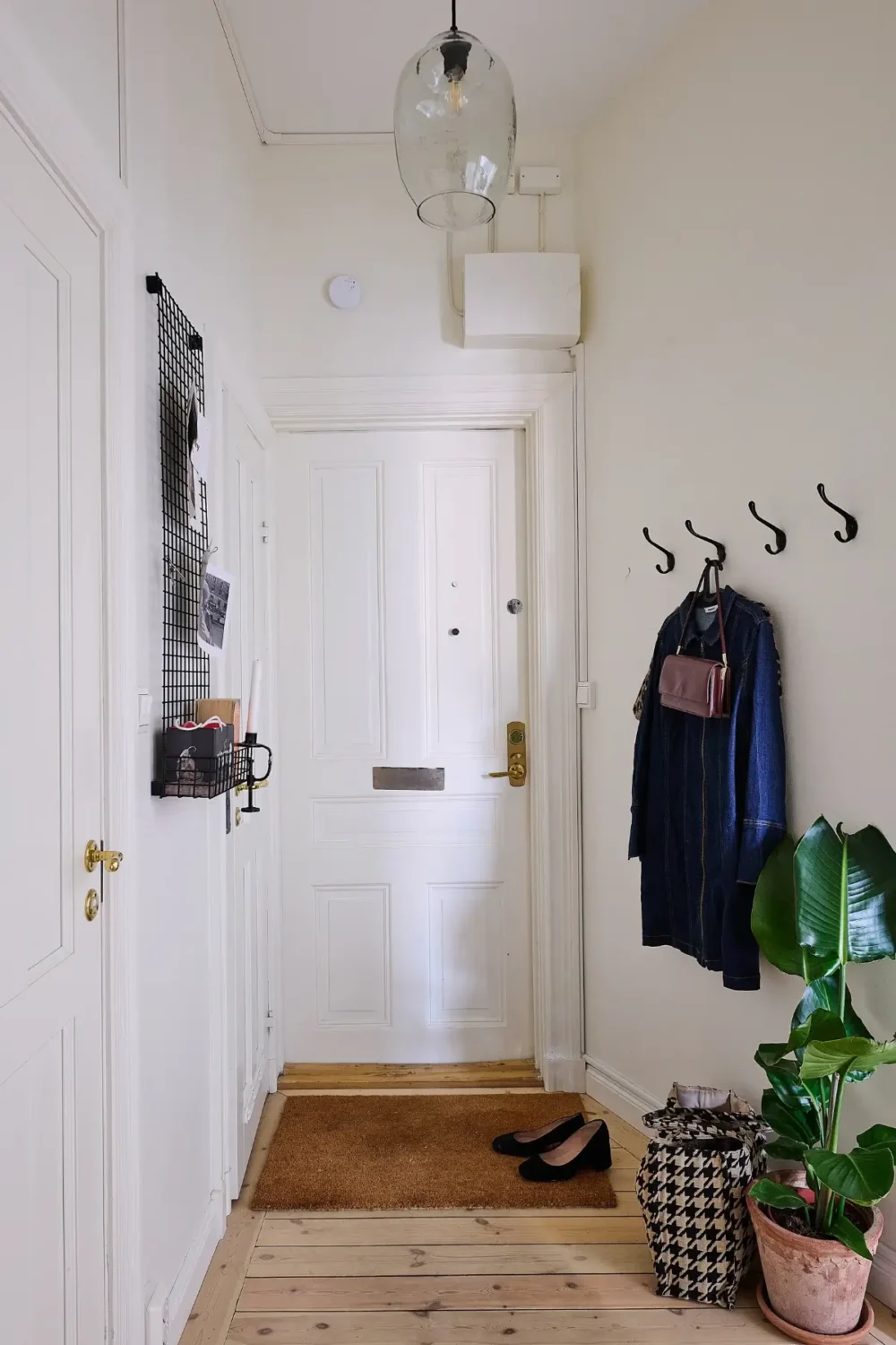 A Classic Stockholm Family Apartment with a Separate Studio 42 small entry hall A Classic Stockholm Family Apartment with a Separate Studio