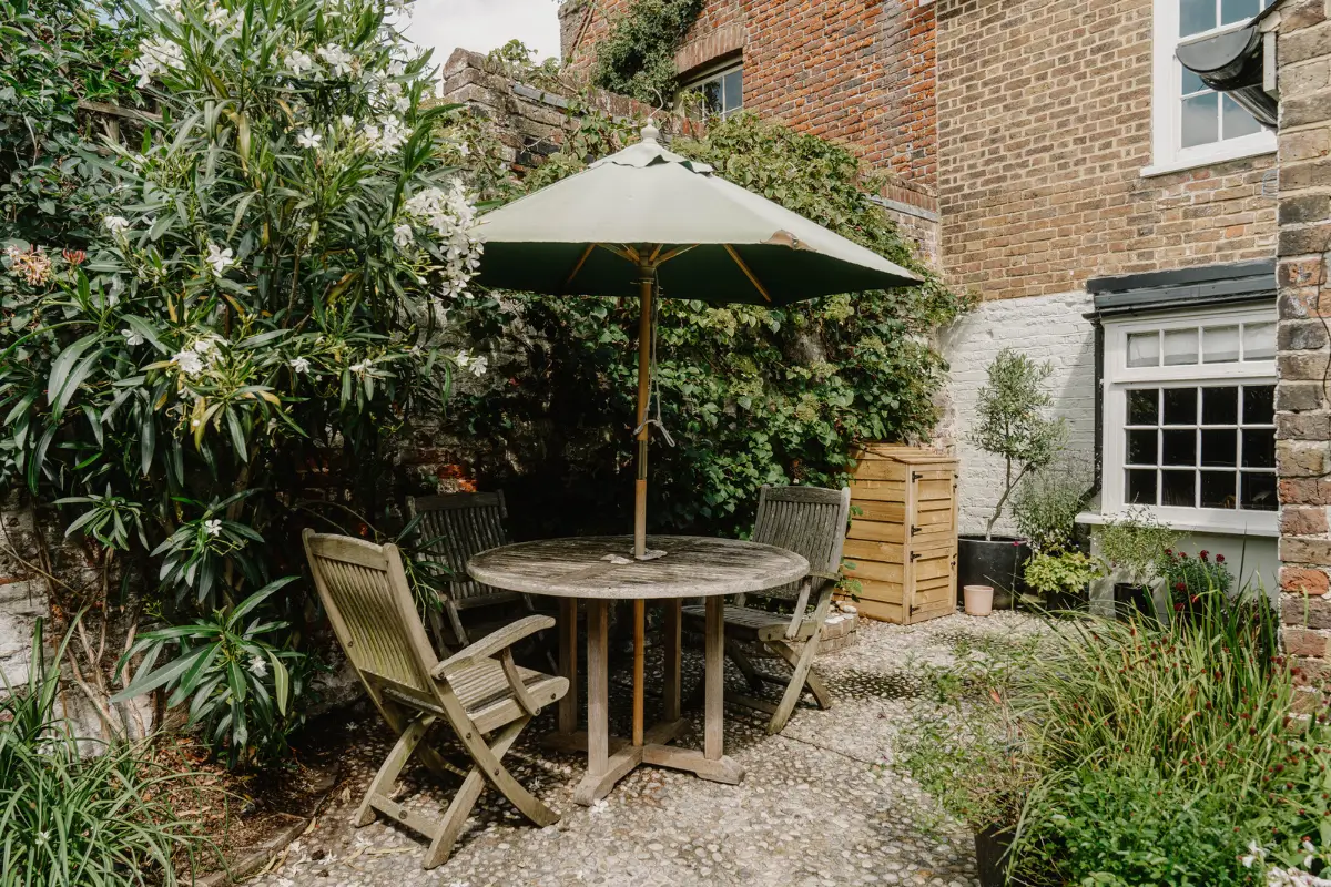 A 17th-Century Home with Original Elements in an English Seaside Town 23 small garden english home