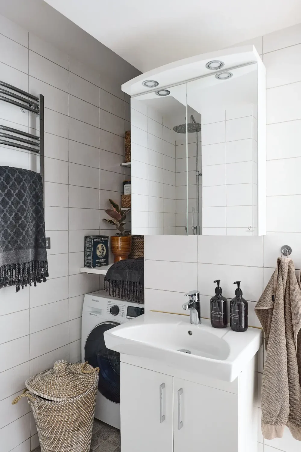 A Classic Stockholm Family Apartment with a Separate Studio 30 small white bathroom