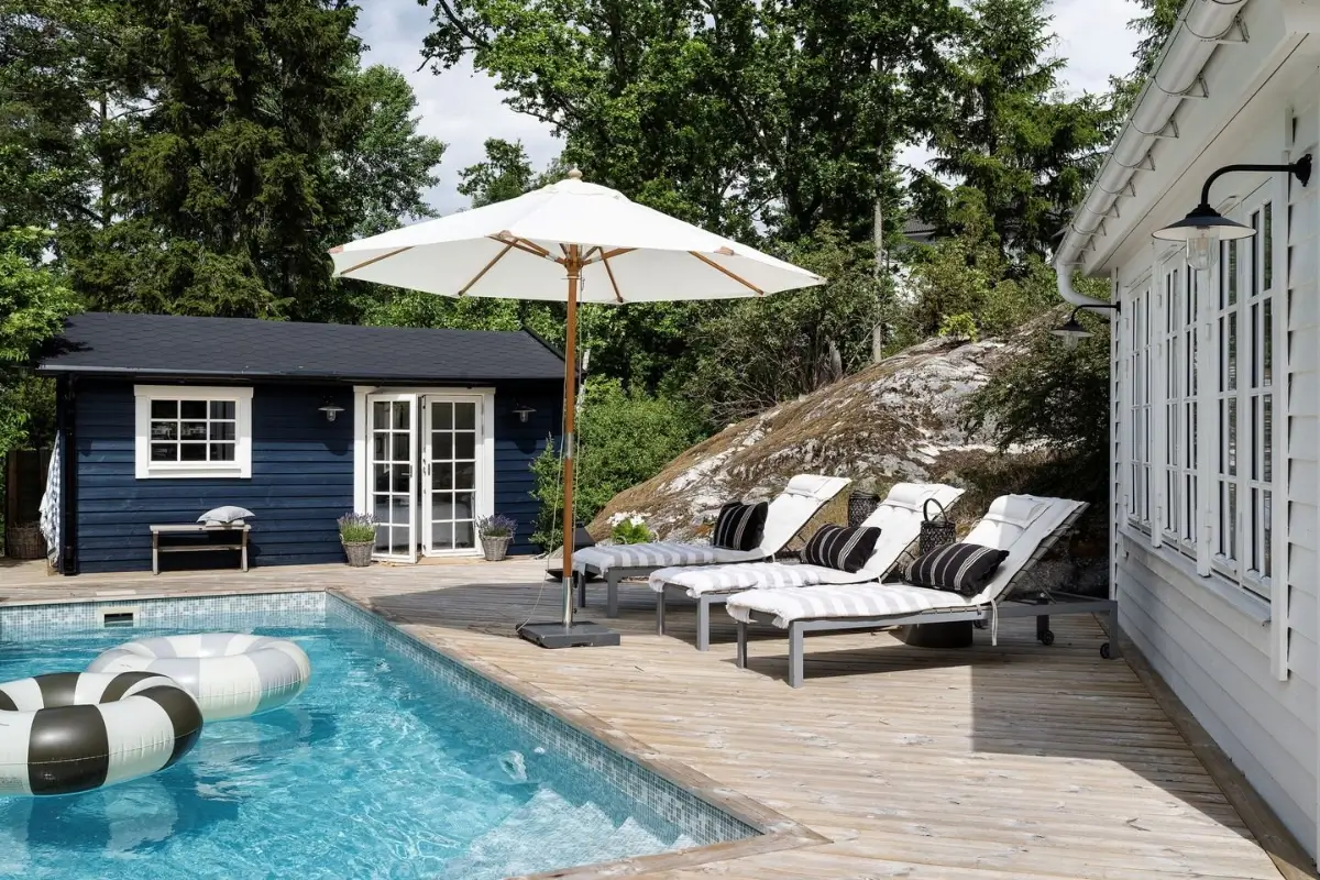 Scandinavian Design Meets The Hamptons in a Swedish Country House 61 sun beds Scandinavian Design Meets The Hamptons in a Swedish Country House