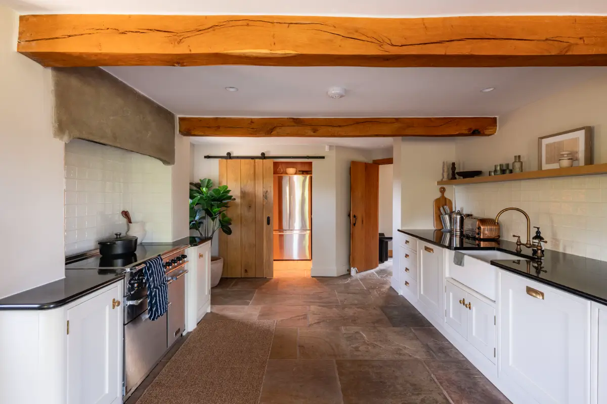 Modern Interiors in an Old Dry-Stone Barn in England 2 barnhouse england26