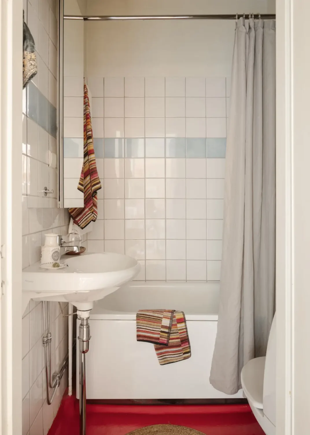 A Pink 1930s Studio Apartment with a Lovely Private Garden 27 bathroom red floor
