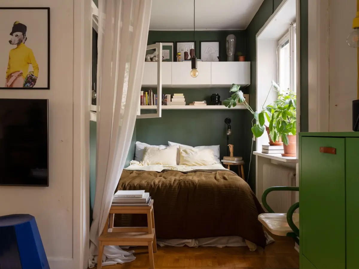 A 1920s Studio Apartment with a Forest Green Sleeping Alcove 12 c