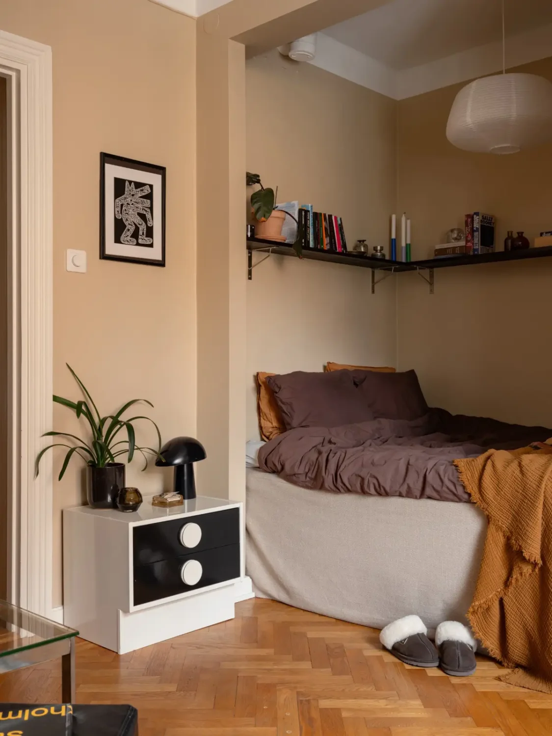 Warm Beige Walls and Practical Niches in a 1920s Studio Apartment 5 bed niche with shelves