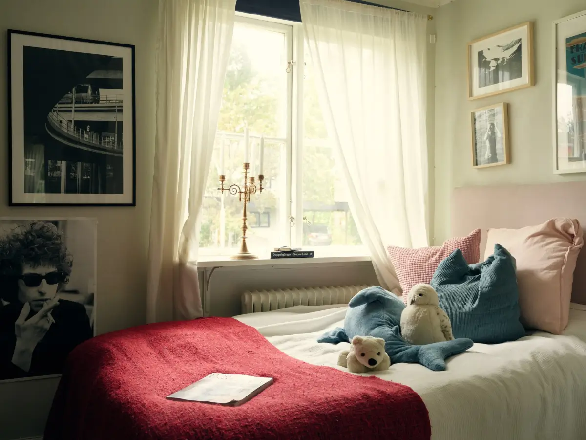 A Cheerful Color Palette in an Early 20th Century Villa in Stockholm 29 bedroom