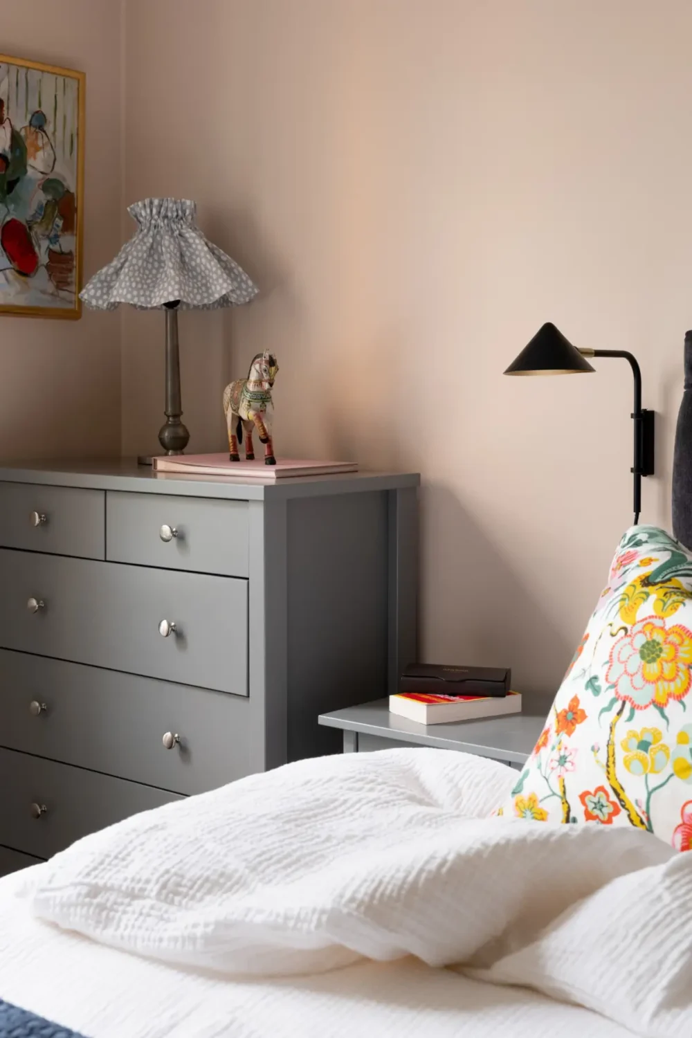 A Warm Color Palette in a Cozy 1920s Apartment in Stockholm 22 bedroom detail