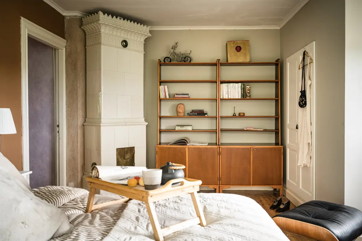 A Cozy Early 20th-Century Home with Views of Lake Mälaren in Sweden 22 bedroom fireplace