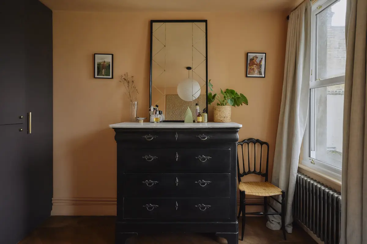 Modern Craftsmanship and Historic Charm in a London Home 18 bedroom orange-pink walls