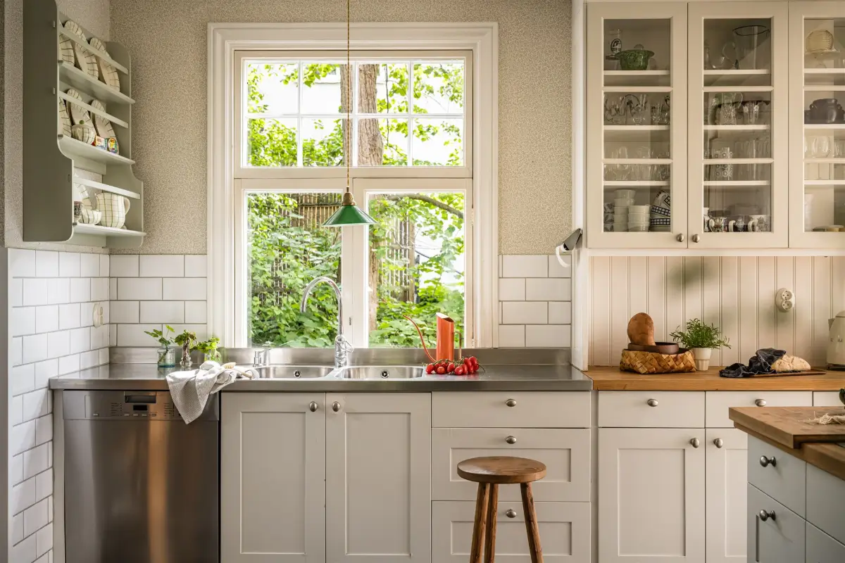 A Cozy Early 20th-Century Home with Views of Lake Mälaren in Sweden 5 classic-kitchen-stainless-steel-worktop