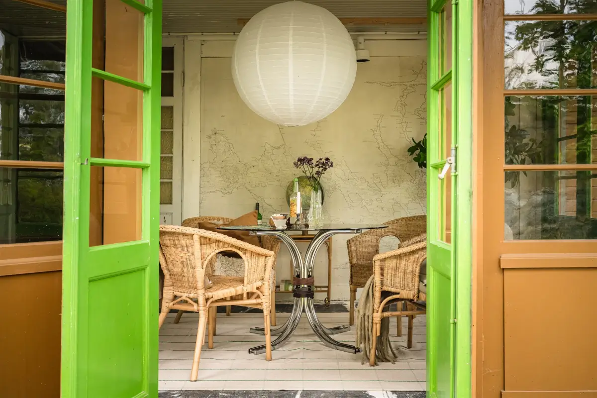 A Cozy Early 20th-Century Home with Views of Lake Mälaren in Sweden 34 c