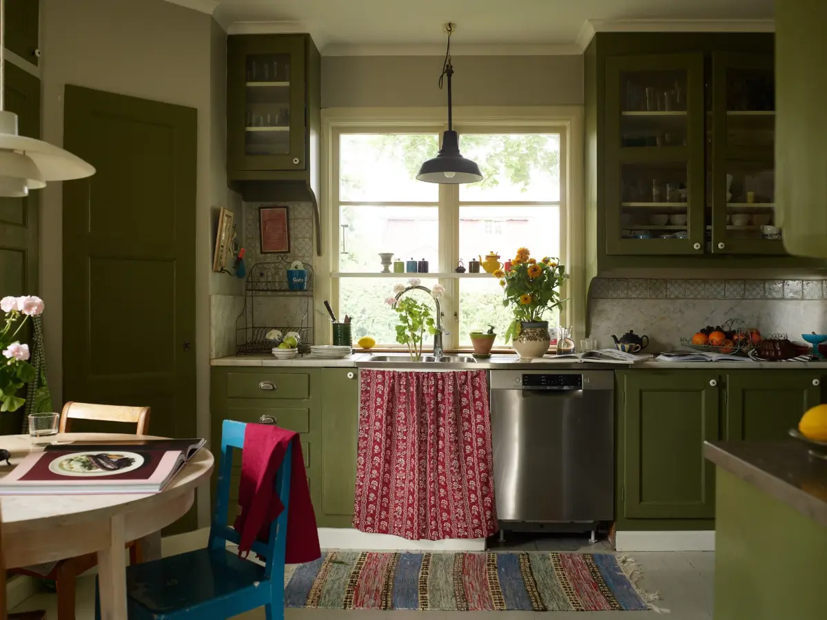 A Well-Preserved 1920s House with a Green Kitchen in Stockholm 2 green country-style kitchen
