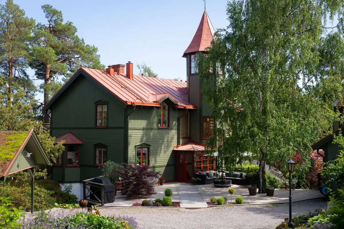 A Beautiful Swedish Villa with a Charming Tower Room 25 green-villa-tower-room-stockholm-Bengt-Wiberg-nordroom