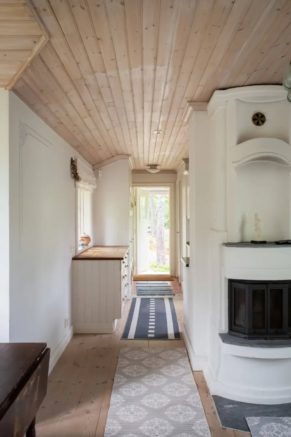A Beautiful Swedish Villa with a Charming Tower Room 22 green-villa-tower-room-stockholm-Bengt-Wiberg-nordroom1