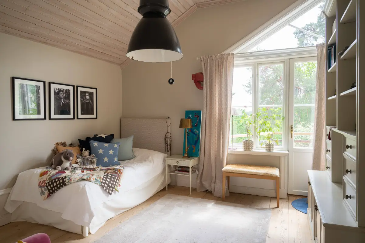 A Beautiful Swedish Villa with a Charming Tower Room 10 green-villa-tower-room-stockholm-Bengt-Wiberg-nordroom12