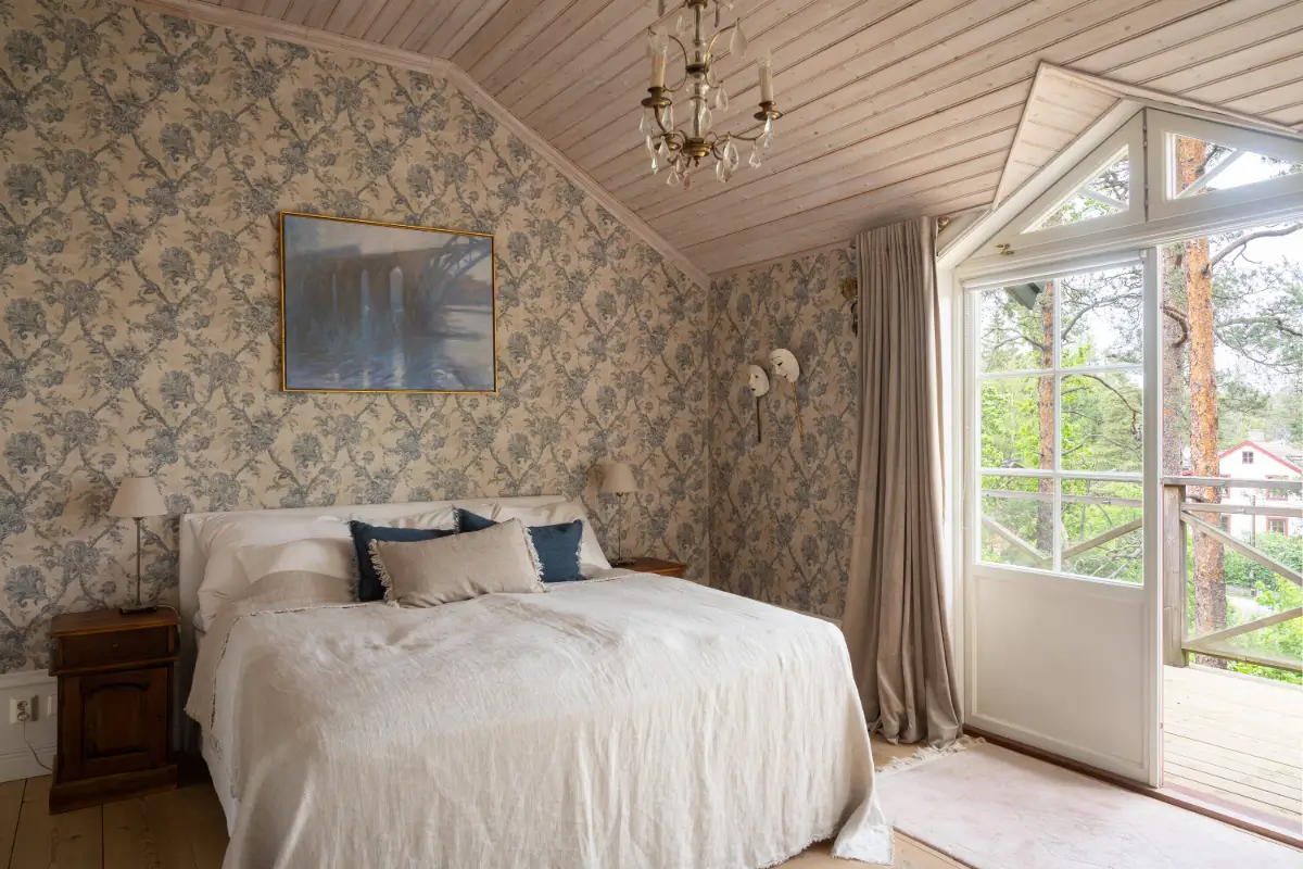 A Beautiful Swedish Villa with a Charming Tower Room 8 green-villa-tower-room-stockholm-Bengt-Wiberg-nordroom16